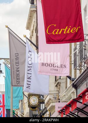 Panneaux de magasins haut de gamme sur Bond Street, Londres, Royaume-Uni Banque D'Images