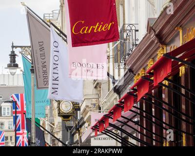 Panneaux de magasins haut de gamme sur Bond Street, Londres, Royaume-Uni Banque D'Images