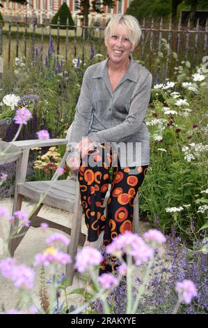 3 juillet 2023. East Molesey, Surrey, Royaume-Uni. Carol Klein au RHS Hampton court Palace Garden Festival 2023. Sue Andrews/Alamy. Banque D'Images