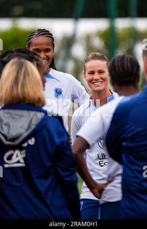 Clairefontaine en Yvelines, France. 04th juillet 2023. Wendie Renard de France et Amandine Henry de France pendant la formation de l'équipe française, préparation de la coupe du monde de la FIFA 2023 sur la 4 juillet 2023 au Centre National du football de Clairefontaine-en-Yvelines, France - photo Antoine Massinon/A2M Conseil sportif/DPPI crédit: DPPI Media/Alay Live News Banque D'Images