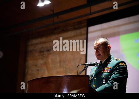 Bogota, Colombie. 04th juillet 2023. Le général Luis Ospina, commandant de l'armée colombienne pendant l'événement au Musée national de Bogota, en Colombie, 4 juillet 2023 a été ministre colombien de la Défense s'est excusé publiquement pour Fabian Vargas Faux positif à Boyaca Colombie le 2008. Photo de: CHEPA Beltran/long Visual Press crédit: Long Visual Press/Alay Live News Banque D'Images