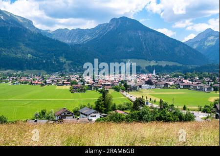 Vue panoramique sur Obersdorf en Bavière, Allemagne Banque D'Images