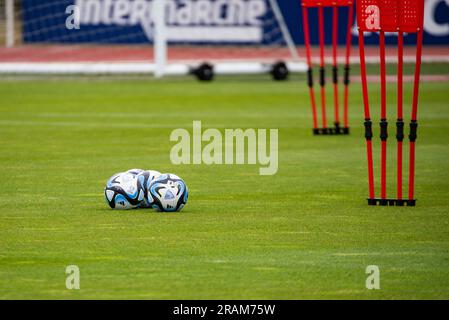 Clairefontaine-en-Yvelines, France, 4 juillet 2023 le ballon officiel lors de l'entraînement de l'équipe de France, préparation pour la coupe du monde féminine de la FIFA 2023 le 4 juillet 2023 au Centre National du football à Clairefontaine-en-Yvelines, France Banque D'Images