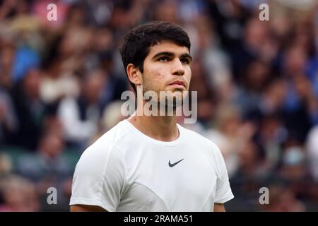 Wimbledon. Carlos Alcaraz de, Espagne. 04th juillet 2023. Lors de son premier match contre Jeremy Chardy, de France, lors de l'ouverture à Wimbledon. Crédit : Adam Stoltman/Alamy Live News Banque D'Images