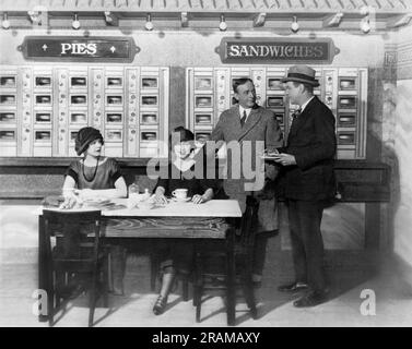 New York, New York: 1923 deux couples mangeant à un Automat. Banque D'Images