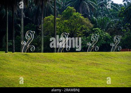 Un téléobjectif près de l'entrée, dans un jardin botanique en Malaisie. Banque D'Images