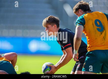 Cape Town, AFRIQUE DU SUD - Mardi 04 juillet 2023, Charlie Bracken, d'Angleterre, sur le point de donner le ballon dans la mêlée lors du championnat du monde de rugby U20 entre l'Australie et l'Angleterre au stade Athlone du Cap, en Afrique du Sud. Banque D'Images