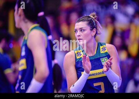 Bangkok, Thaïlande. 02nd juillet 2023. Rosamaria du Brésil applaudit lors de la FIVB Volleyball Women's Nations League entre la Thaïlande et le Brésil au stade intérieur de Hua Mak. Score final; Thaïlande 0:3 Brésil. Crédit : SOPA Images Limited/Alamy Live News Banque D'Images