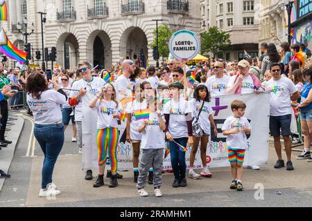 Groupe de marche des familles LGBT+ à Pride à Londres Banque D'Images