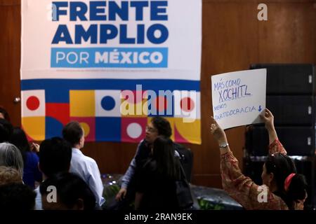 Mexico, Mexique. 04 juillet 2023. 4 juillet 2023, Mexico, Mexique : les partisans du Parti d'action nationale soutiennent les candidats à la présidence du Mexique au siège du parti à Mexico. Le 4 juillet 2023 à Mexico, Mexique (photo de Luis Barron/Eyepix Group/Sipa USA). Crédit : SIPA USA/Alamy Live News Banque D'Images