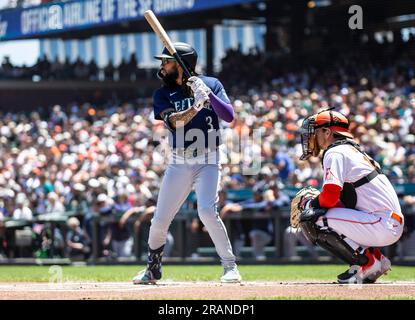 Juillet 04 2023 San Francisco CA, États-Unis Seattle Shortstop J.P. Crawford (3) est à la batte lors du match MLB entre les Mariners de Seattle et les Giants de San Francisco à Oracle Park San Francisco Calif. Thurman James/CSM Banque D'Images