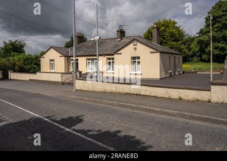 Village de Louth, comté de Louth, Irlande, 26 juin 2023. Vue de face de la gare de Garde de Louth Village Banque D'Images