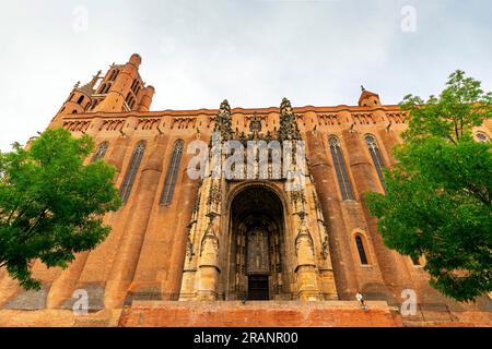 La basilique cathédrale Sainte-Cécile ou cathédrale d'Albi, est le siège de l'archevêque catholique d'Albi. Il a été commencé en 1282 et était en construction Banque D'Images