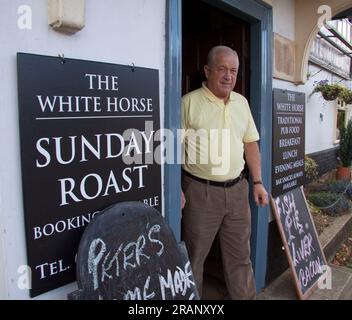 Le pub Framlingham White Horse en 2011, un changement d'utilisation de la planification de bâtiment classé de grade II a été accordé en 2016 et il est maintenant une maison privée Banque D'Images