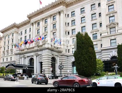 Façade et entrée de l'hôtel de luxe Fairmont San Francisco où la Charte des Nations Unies a été signée Nob Hill San Francisco Californie USA Banque D'Images