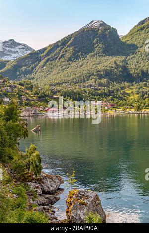 Vue sur le village Geiranger à la fin du Geirangerfjord, Norvège Banque D'Images