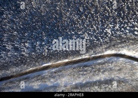 Documentation photographique aérienne d'une route de montagne en hiver Banque D'Images