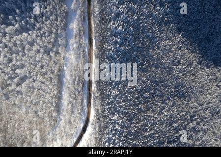 Documentation photographique aérienne d'une route de montagne en hiver Banque D'Images