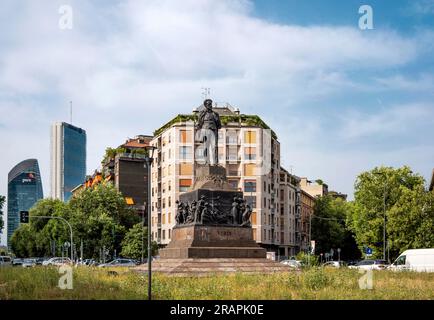 Monument au compositeur italien Giuseppe Verdi sur la piazza Buonarroti, érigé en 1913 par le sculpteur Enrico Butti, Milan, Italie Banque D'Images