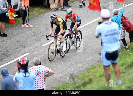 Laruns, France. 05 juillet 2023. Le Belge Wout Van Aert de Jumbo-Visma et le Belge Victor Campenaerts de Lotto DSTNY photographiés en action lors de l'étape 5 du Tour de France, une course cycliste de 162 7 km de Pau à Laruns, France, mercredi 05 juillet 2023. Le Tour de France de cette année aura lieu du 01 au 23 juillet 2023. BELGA PHOTO JASPER JACOBS crédit : Belga News Agency/Alamy Live News Banque D'Images