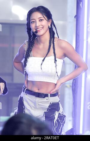 New York, États-Unis. 05 juillet 2023. Jihyo de Twice se produit sur le 'Today' Show de NBC au Rockefeller Center à New York, NY le 5 juillet 2023. (Photo par Efren Landaos/Sipa USA) crédit : SIPA USA/Alamy Live News Banque D'Images