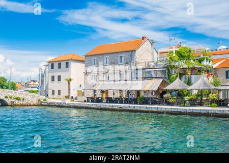 Vieille ville de Tribunj et archipel insulaire à Dalmatie, Croatie Banque D'Images