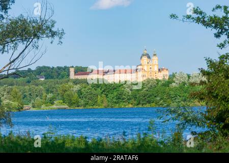 Melk : Abbaye de Melk, lac de bœufs Weitenegg de la rivière Donau (Danube) à Wachau, Niederösterreich, Basse-Autriche, Autriche Banque D'Images