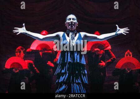 Londres, Royaume-Uni. 05 juillet 2023. Sara Baras, lauréate d'un Olivier, revient avec Alma, une lettre d'amour aux origines du flamenco, pour la première semaine du Festival Flamenco au Sadler's Wells Theatre de Londres. Baras est soutenu par un casting d'ensemble et un groupe live dans la performance énergique. Crédit : Imageplotter/Alamy Live News Banque D'Images