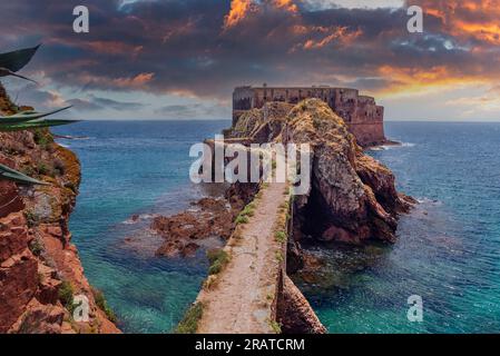 Fort de San Juan Bautista ou forteresse de Berlengas au coucher du soleil, Archipel des Berlengas. Banque D'Images