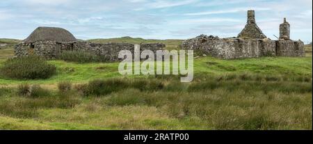 Vieilles fermes en ruine près de Clachan Burrabhal, Uist, North Uist, Hébrides, Hébrides extérieures, Îles occidentales, Écosse, Royaume-Uni, Grande-Bretagne Banque D'Images