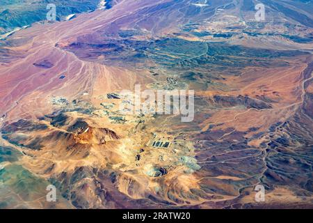 Vue aérienne d'une mine de cuivre dans le désert d'Atacama, Chili Banque D'Images