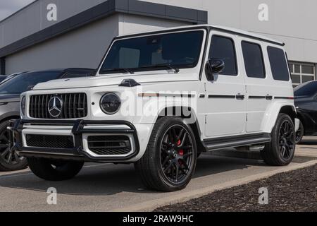 Indianapolis - 4 juillet 2023 : Mercedes-AMG classe G 63 SUV exposé dans un concessionnaire. Mercedes propose l’AMG classe G 63 avec un moteur à essence de 4,0 litres. Banque D'Images
