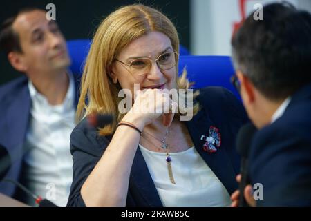 Bucarest, Roumanie. 5 juillet 2023 : la présidente de l'Agence nationale roumaine pour les Sports, Elisabeta Lipa, rameuse à la retraite et multiple championne olympique, assiste à la conférence de presse annonçant l'organisation de la compétition cycliste 'Tour de Roumanie '23' du 4 au 10 septembre. Crédit : Lucian Alecu/Alamy Live News Banque D'Images