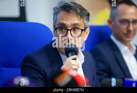 Bucarest, Roumanie. 5 juillet 2023 : Catalin Sprinceana, président de la Fédération roumaine de cyclisme, prononce un discours lors de la conférence de presse annonçant l'organisation de la compétition cycliste 'Tour de Roumanie '23' du 4 au 10 septembre. Crédit : Lucian Alecu/Alamy Live News Banque D'Images