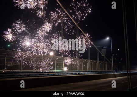 Toledo, États-Unis. 04 juillet 2023. Feux d'artifice à East Toledo près du pont Anthony Wayne. Les festivités se déroulent autour du 4 juillet, lorsque les États-Unis célèbrent leur indépendance du Royaume-Uni. (Photo Stephen Zenner/SOPA Images/Sipa USA) crédit : SIPA USA/Alamy Live News Banque D'Images