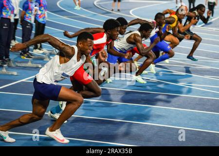 San Salvador, El Salvador. 05 juillet 2023. Les concurrents effectuent le 110m haies masculin lors des Jeux latino-américains et caraïbéens à San Salvador. (Photo Camilo Freedman/SOPA Images/Sipa USA) crédit : SIPA USA/Alamy Live News Banque D'Images