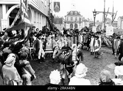 AL PACINO et SID OWEN dans LA RÉVOLUTION 1985 réalisateur HUGH HUDSON scénariste Robert Dillon musique John Corigliano costume design John Mollo producteur Irwin Winkler UK-Norvège coproduction Goldcrest films International / Viking films / Warner Bros. (US) - Columbia-EMI-Warner Banque D'Images