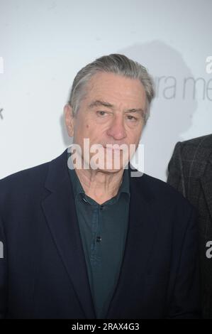 Manhattan, États-Unis d'Amérique. 14 novembre 2012. NEW YORK, NY - NOVEMBRE 12 : Robert de Niro Bradley Cooper assiste au 'Silver Linings Playbook' Tribeca enseigne la première bénéfice au Ziegfeld Theatre le 12 novembre 2012 à New York City People : Robert de Niro crédit : Storms Media Group/Alamy Live News Banque D'Images