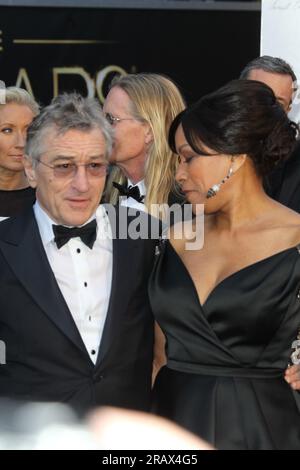 Hollywood, États-Unis d'Amérique. 24 février 2013. HOLLYWOOD, CA - 24 FÉVRIER : Robert de Niro Grace Hightower arrive aux Oscars au Hollywood & Highland Center le 24 février 2013 à Hollywood, en Californie. Personnes : Robert de Niro Grace Hightower crédit : Storms Media Group/Alamy Live News Banque D'Images