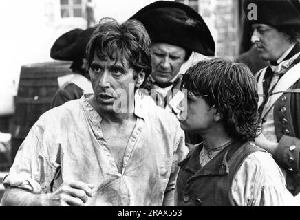 AL PACINO et SID OWEN dans LA RÉVOLUTION 1985 réalisateur HUGH HUDSON scénariste Robert Dillon musique John Corigliano costume design John Mollo producteur Irwin Winkler UK-Norvège coproduction Goldcrest films International / Viking films / Warner Bros. (US) - Columbia-EMI-Warner Banque D'Images