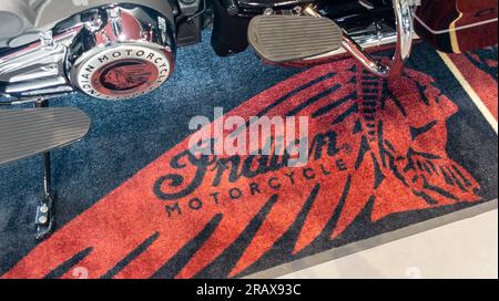 Bordeaux , France - 07 01 2023 : indian Motorcycle signage texte et logo magasin sur tapis concessionnaire moto Banque D'Images