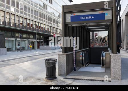 Milan, Italie - juillet 5 2023 - place San Babila - la nouvelle ligne de métro numéro 4 relie l'aéroport de Linate et la ville en 12 minutes. Crédit : Kines Milano/Alamy Live News Banque D'Images