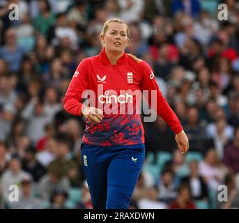 Oval, Angleterre. 3 juillet 2023. Sophie Ecclestone, d’Angleterre, lors du deuxième match Vitality IT20 entre l’Angleterre féminine et l’Australie féminine. Crédit : Nigel Bramley/Alamy Live News Banque D'Images