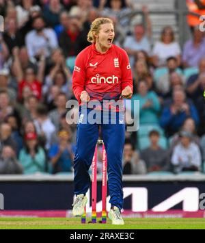 Oval, Angleterre. 3 juillet 2023. Charlie Dean d'Angleterre balle Grace Harris d'Australie lors du deuxième match de Vitality IT20 entre les England Women et les Australia Women. Crédit : Nigel Bramley/Alamy Live News Banque D'Images