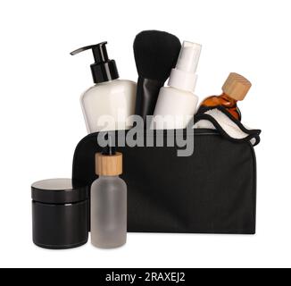 Préparation pour spa. Trousse de toilette compacte et différents produits cosmétiques isolés sur blanc Banque D'Images