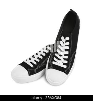Paire de baskets Old School classiques noires isolées sur blanc Banque D'Images