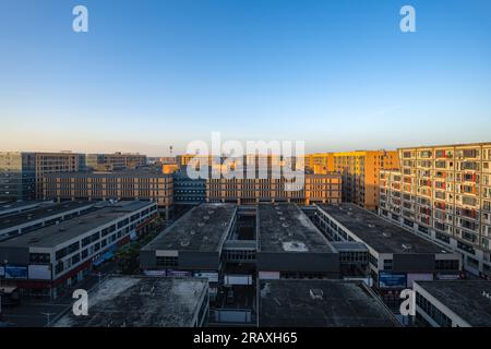 Le lever du soleil sur Chengdu commercial et Trade City. Banque D'Images