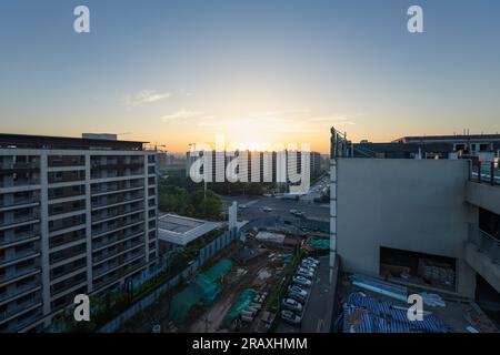 Le lever du soleil sur Chengdu commercial et Trade City. Banque D'Images