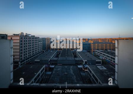 Le lever du soleil sur Chengdu commercial et Trade City. Banque D'Images