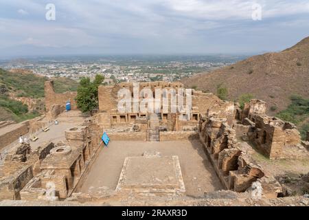 Vue de l'ancien monastère bouddhiste Takht-i-Bahi ou Takht Bhai de l'ère Gandhara, site du patrimoine mondial de l'UNESCO à Mardan, Khyber Pakhtunkhwa, Pakistan Banque D'Images